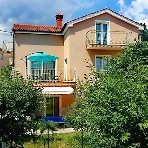 Apartment Appartaments Lion, Marinici (Primorsko-Goranska)